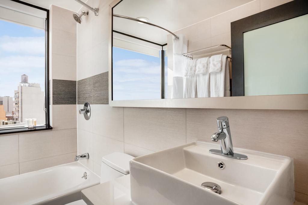 Howard Johnson Soho 3*